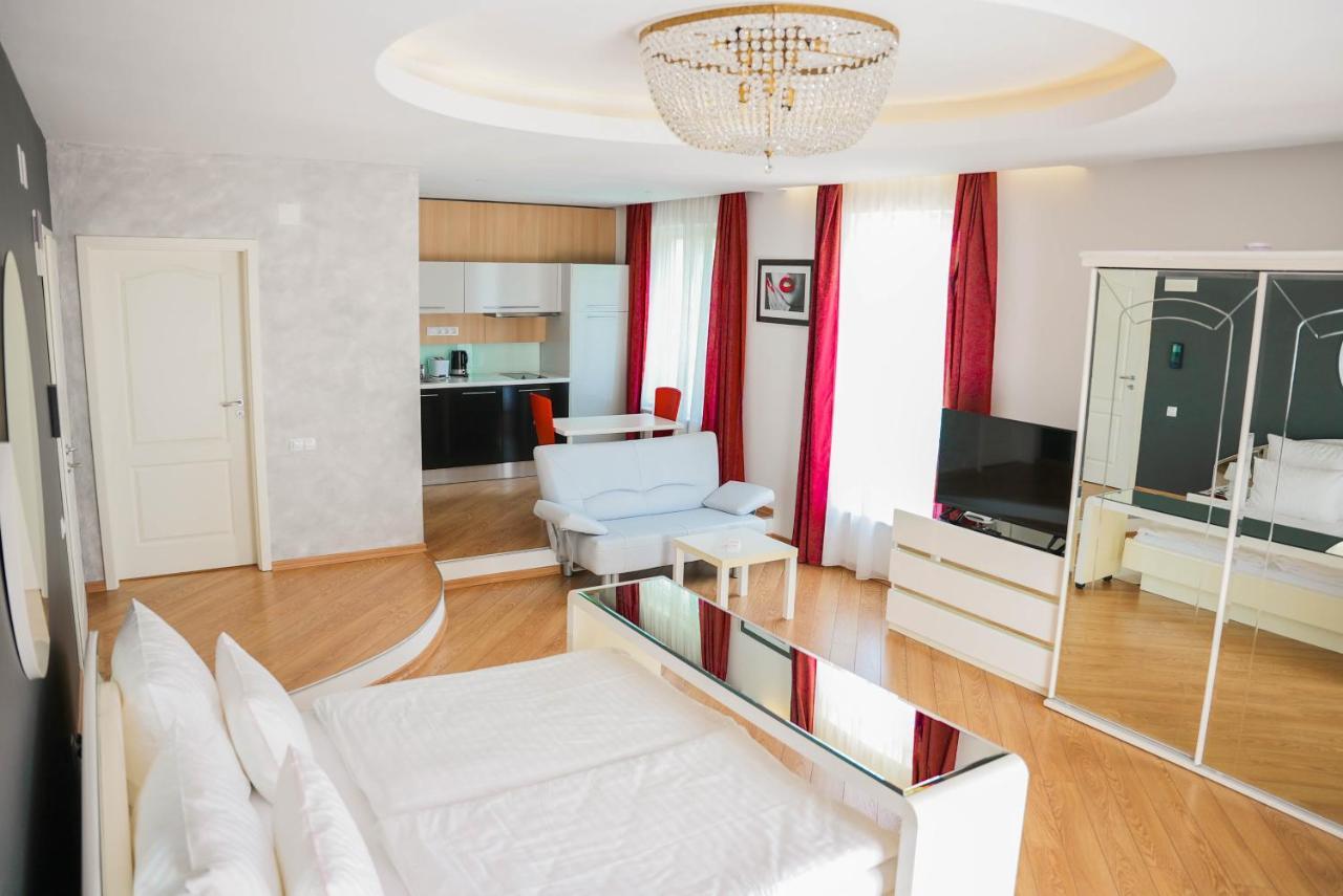 Aparthotel Panoramis Residence Oradea Exteriör bild