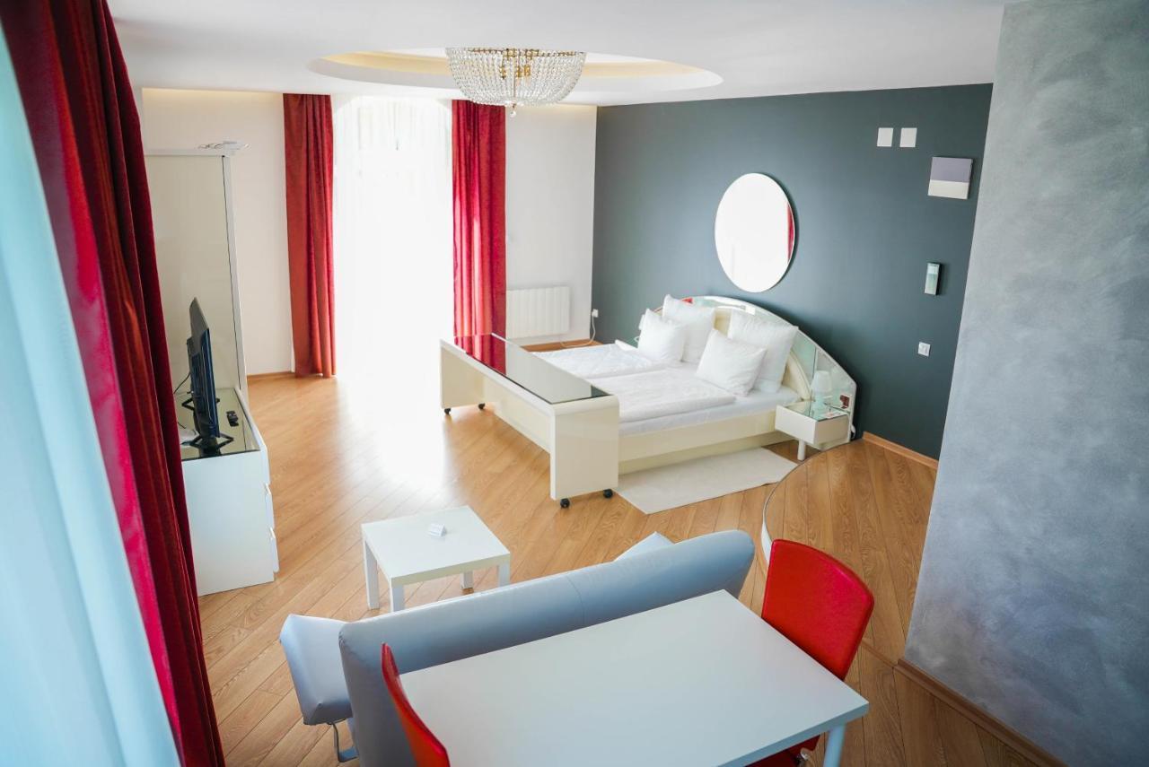 Aparthotel Panoramis Residence Oradea Exteriör bild