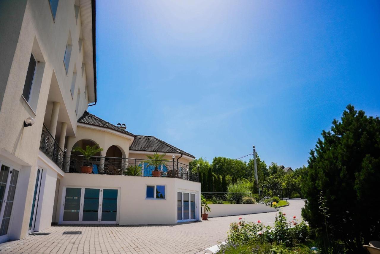 Aparthotel Panoramis Residence Oradea Exteriör bild