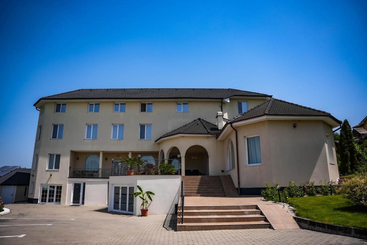 Aparthotel Panoramis Residence Oradea Exteriör bild