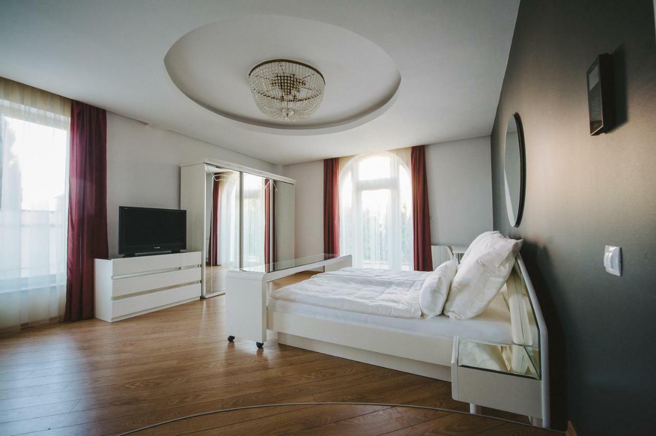 Aparthotel Panoramis Residence Oradea Exteriör bild