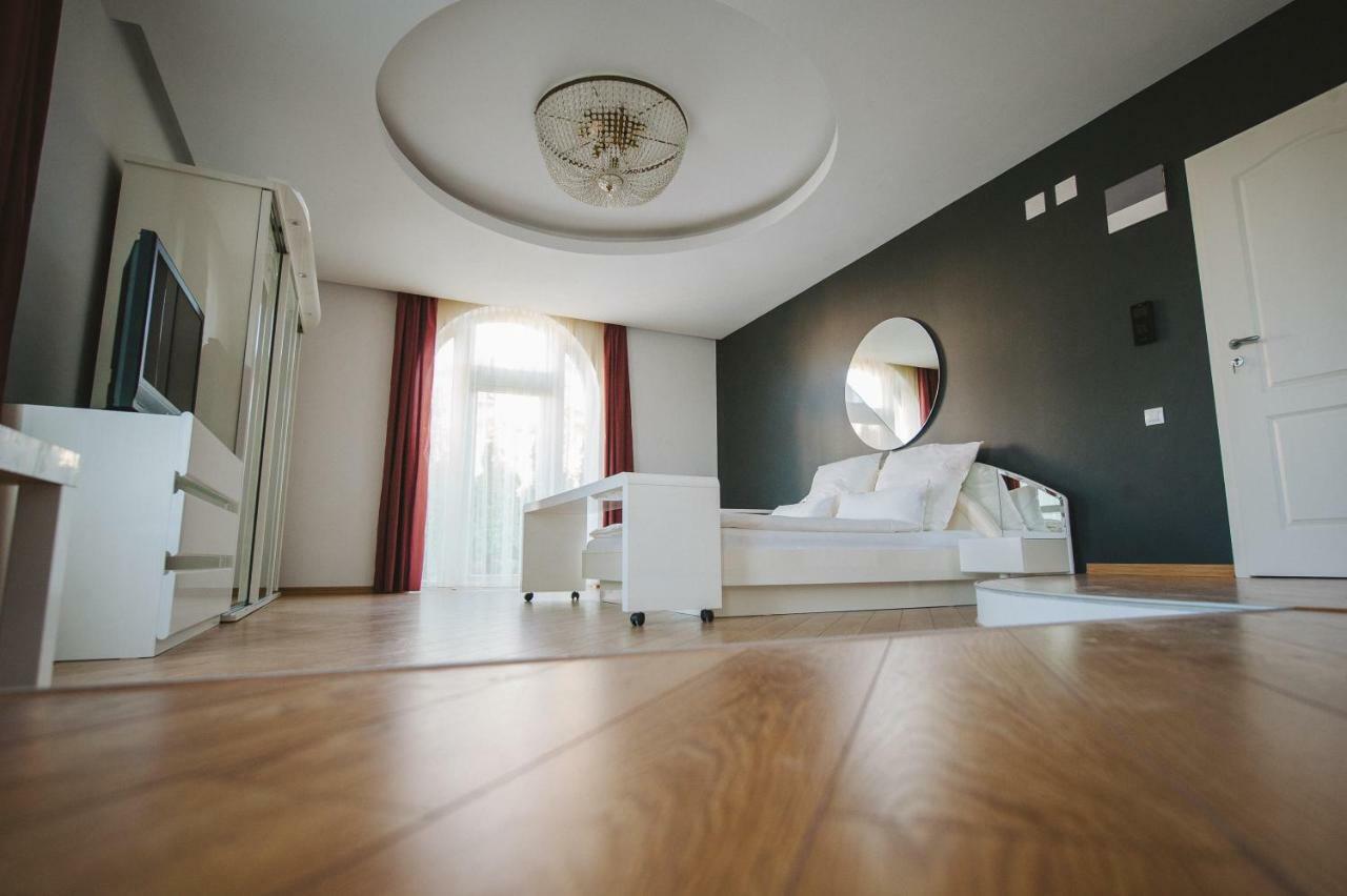 Aparthotel Panoramis Residence Oradea Exteriör bild